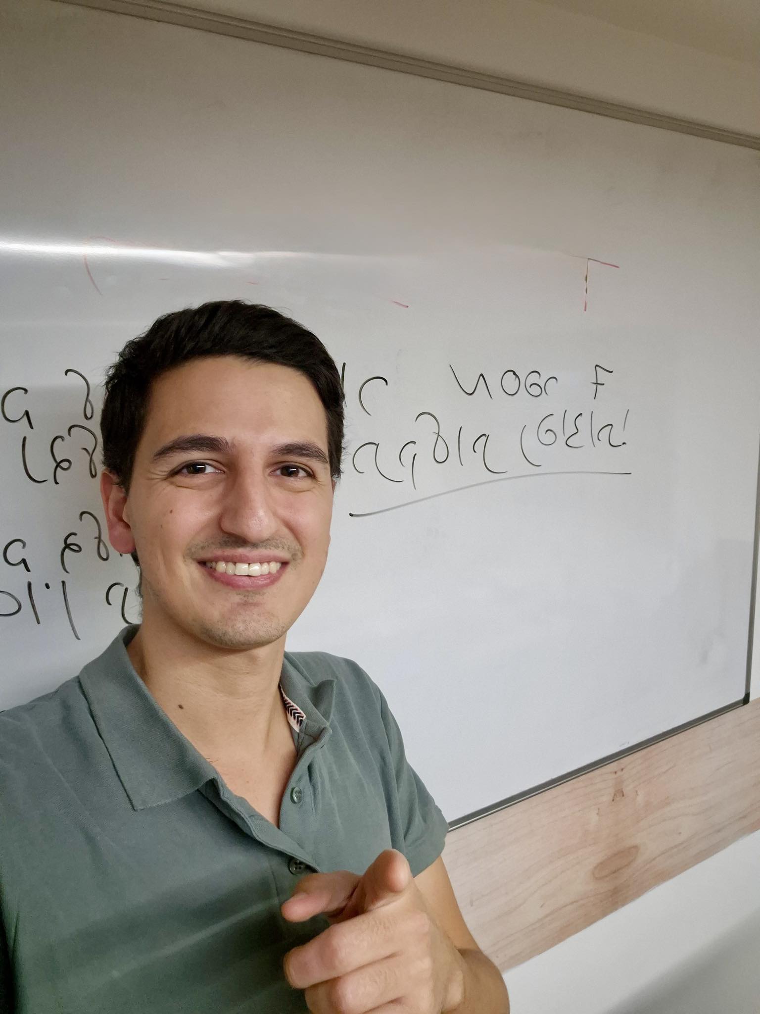 תמונת סלפי של עדן וייס סיסטם להצלחה מלמד